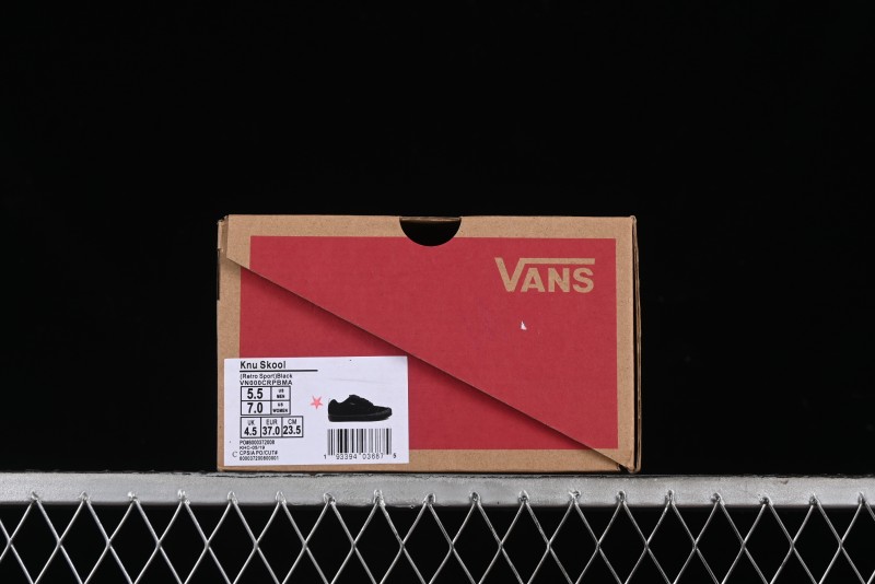 Vans Knu Skool Low Top Retro Casual Vulcanized Slip-On Shoes in Black - VN000CRPBMA