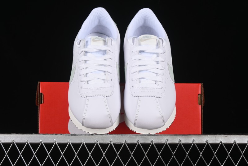 Nike Classic Cortez Leather Retro Running Shoes - DN1791-106