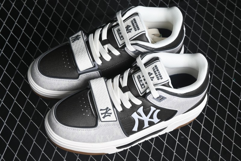 New York Yankees Chunky Liner Mid Denim Monogram Sandals with Velcro Closure - 3ASXCHL4N50GRS