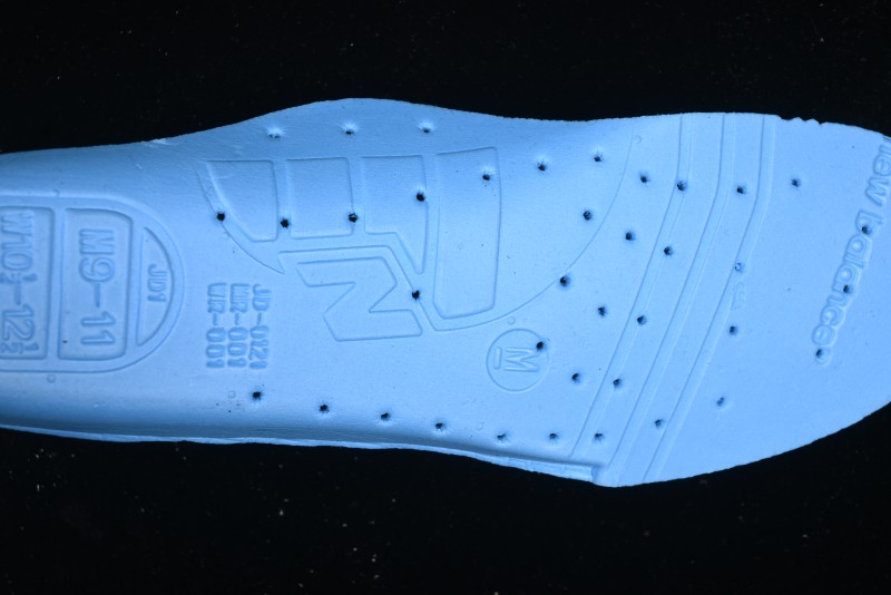 New Balance 990 Series Premium Retro Running Shoes with Carbon Midsole - M990BB4
