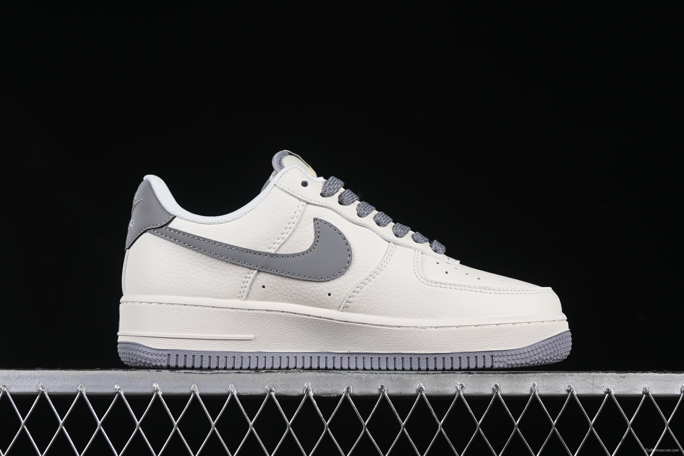 Nike Air Force 1 '07 Low Supreme Collaboration Casual Sneakers with Red Swoosh - HH7518-039