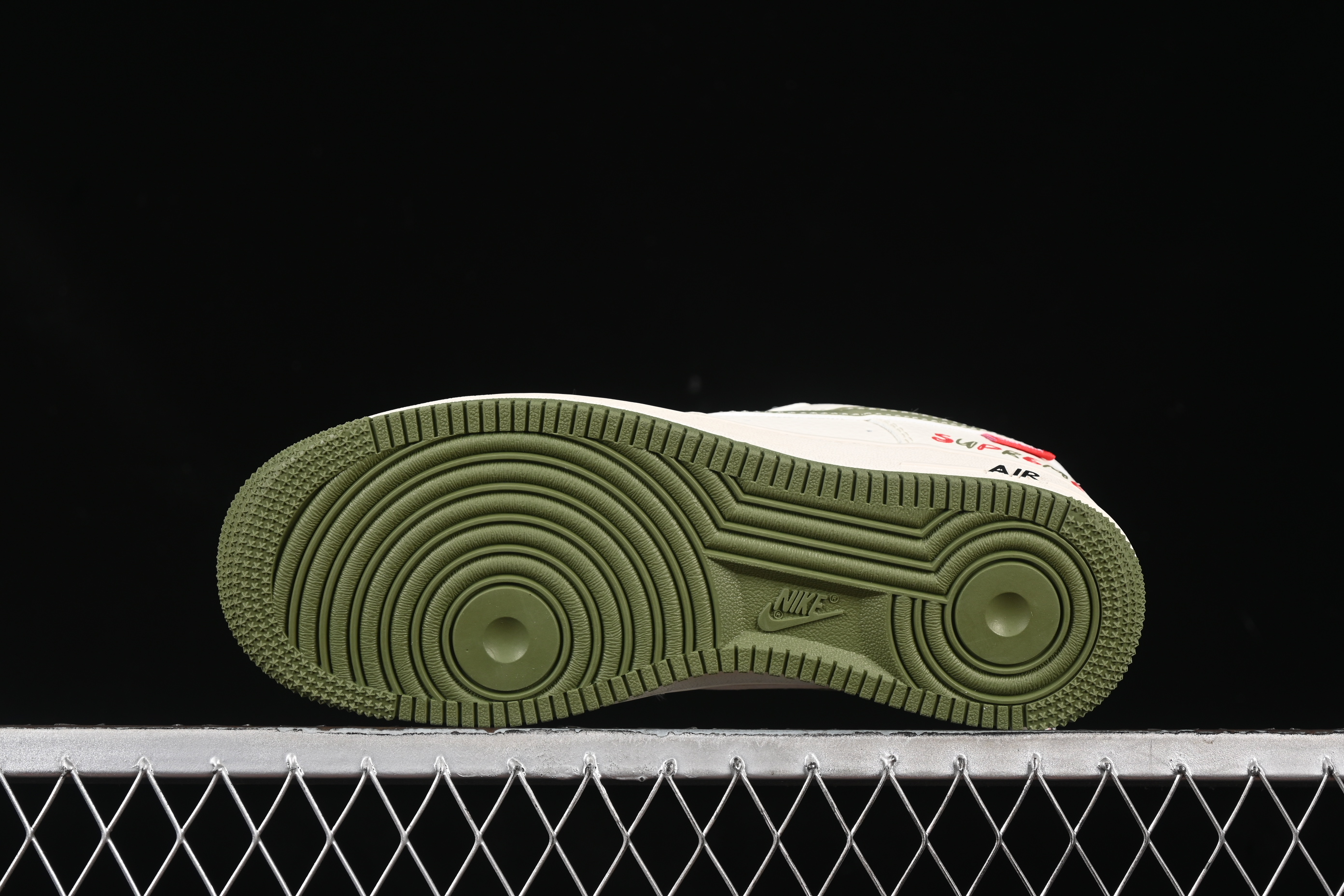 Nike Air Force 1 '07 Low Supreme Collaboration Military Green Red Logo Casual Sneakers - XS1958-566