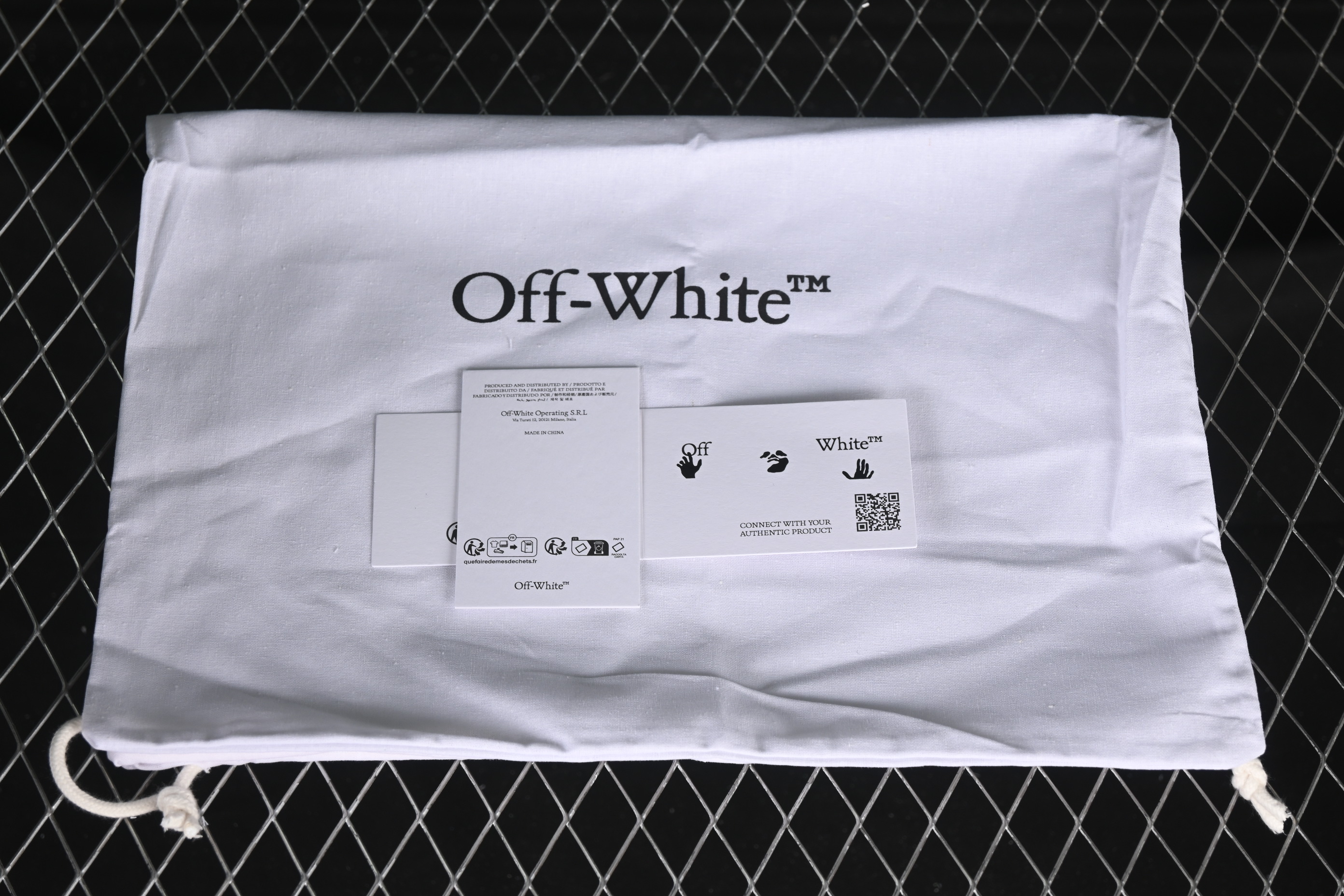 Off-White Be Right Low-Top Lifestyle Sneakers in White Blue - X.E5