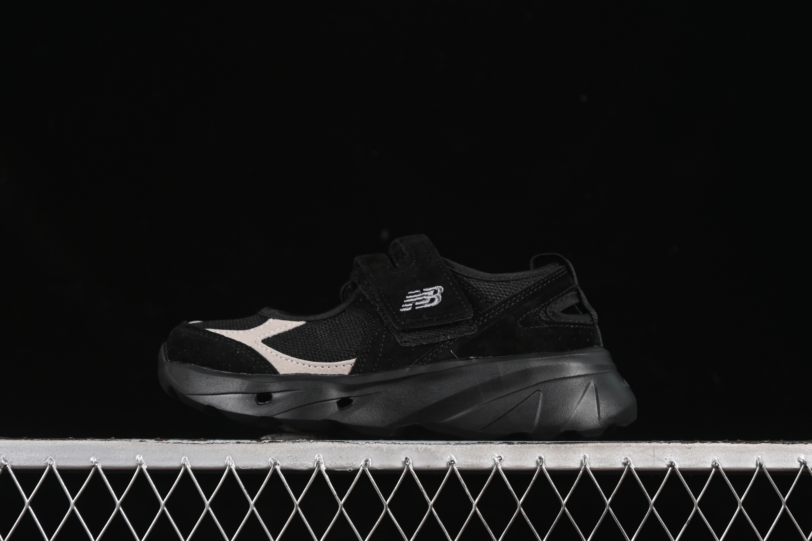 New Balance Breeze Low-Top Lifestyle Casual Shoes for Summer with Enhanced Breathability - SD2203BK