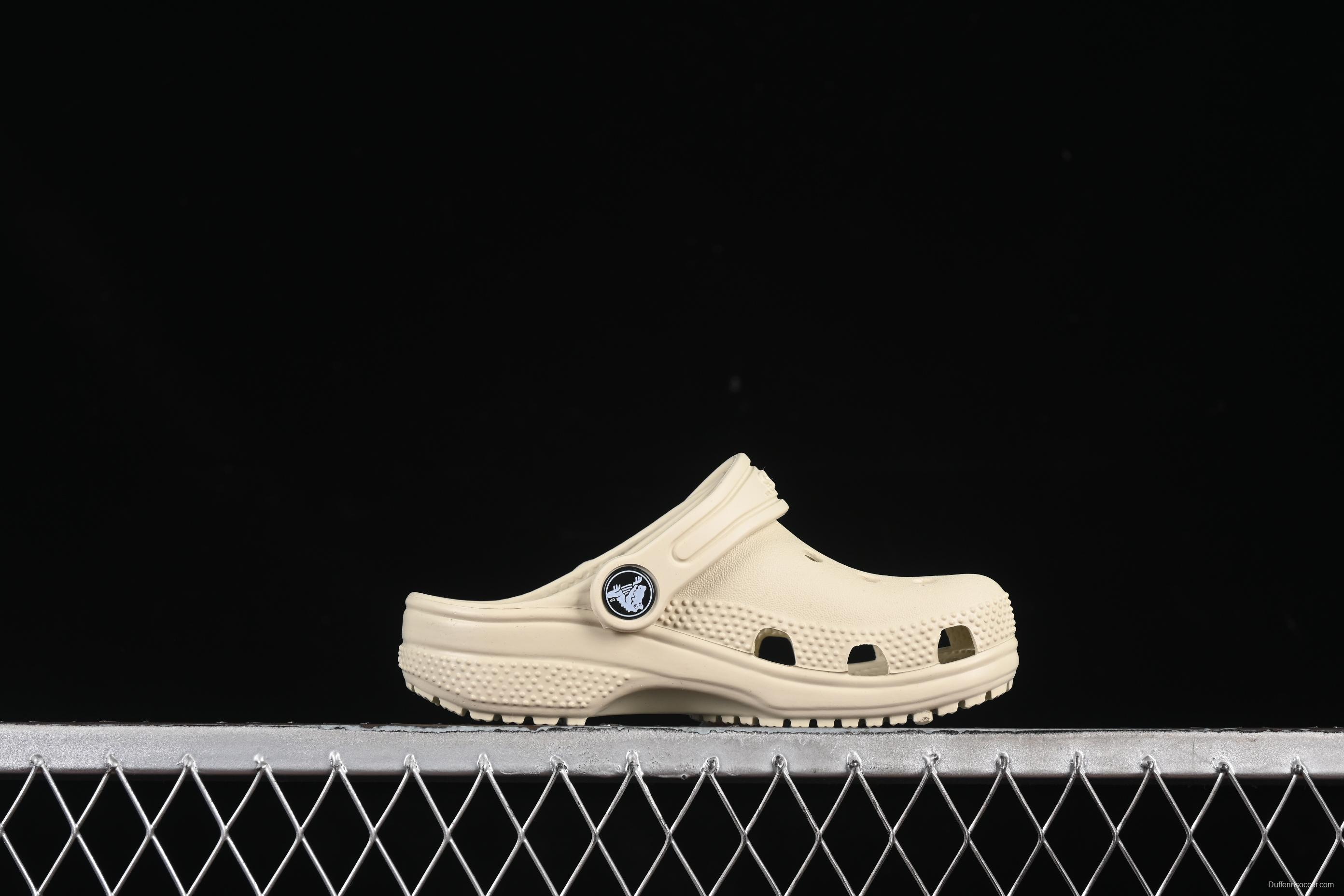 Crocs Classic Clog Kids Lightweight Slip-Resistant Comfortable Sandals - B.D4