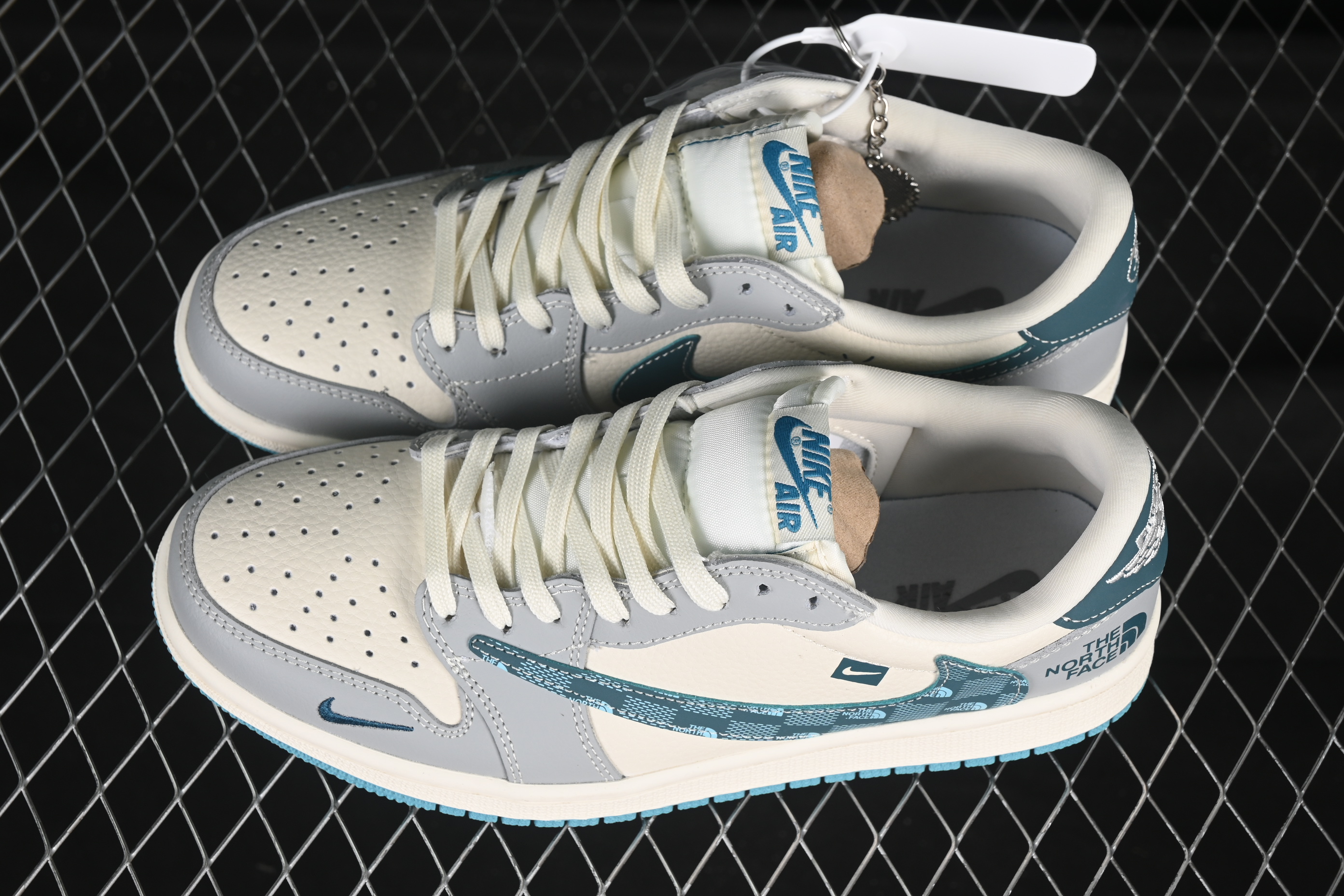 Nike Travis Scott x Fragment Design x Air Jordan 1 Low OG SP AJ1 North Face Collaboration Sneakers - LD2025-026