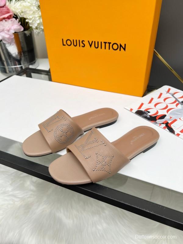 2025 Slippers Louis Vuitton Beige Leather Studded LY00200