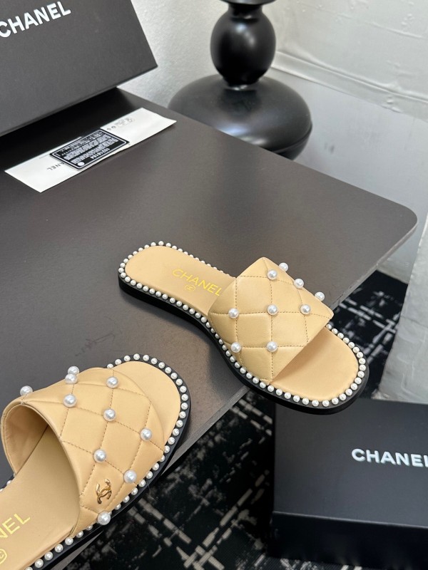 2025 Slippers Chanel Beige Lambskin Pearl