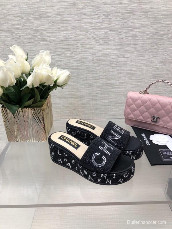 2025 Slippers Chanel Black Fabric Slippers
