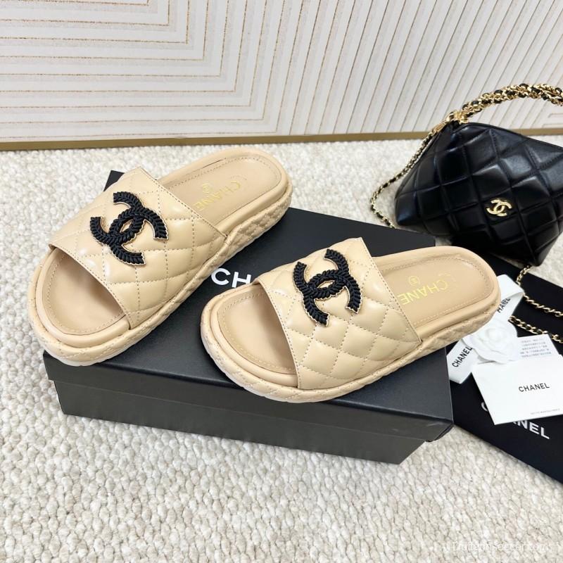 2025 Slippers Chanel Beige Leather Slippers CC Logo