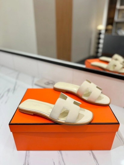 2025 Women Hermès Beige Leather Slippers
