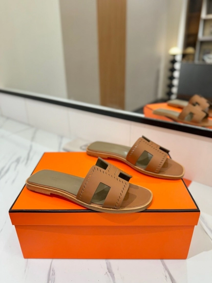 2025 Women Hermès Tan Leather Slippers