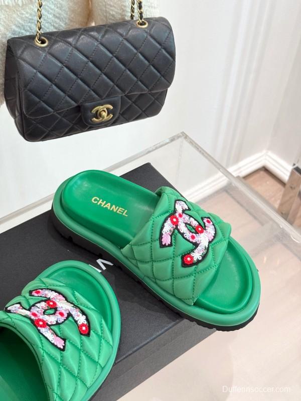2025 Women Chanel Green Quilted Leather Slippers Embroidered LY00360