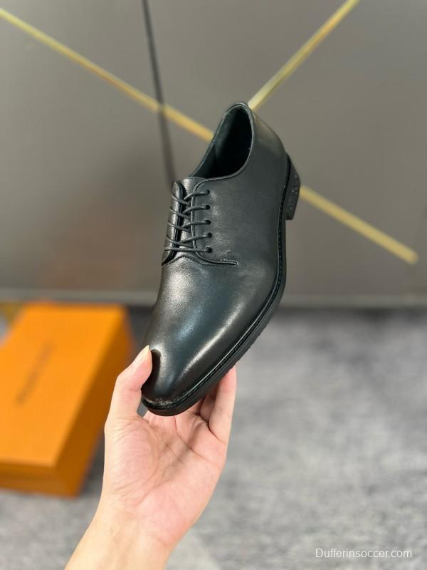 2024 Men Louis Vuitton Black Leather Formal Shoes MJ00380