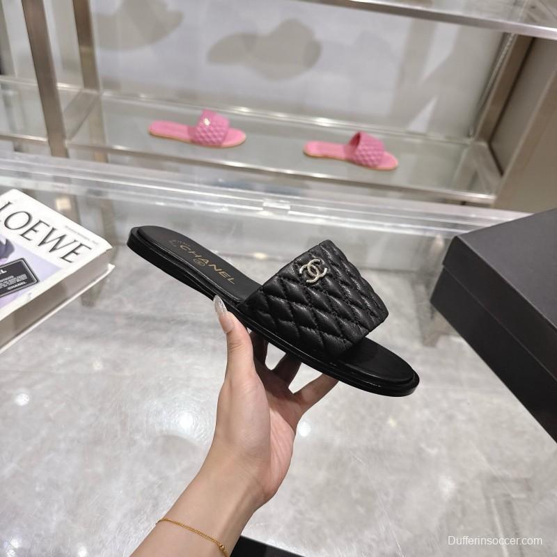 2025 Slippers Chanel Black Quilted Leather Slippers