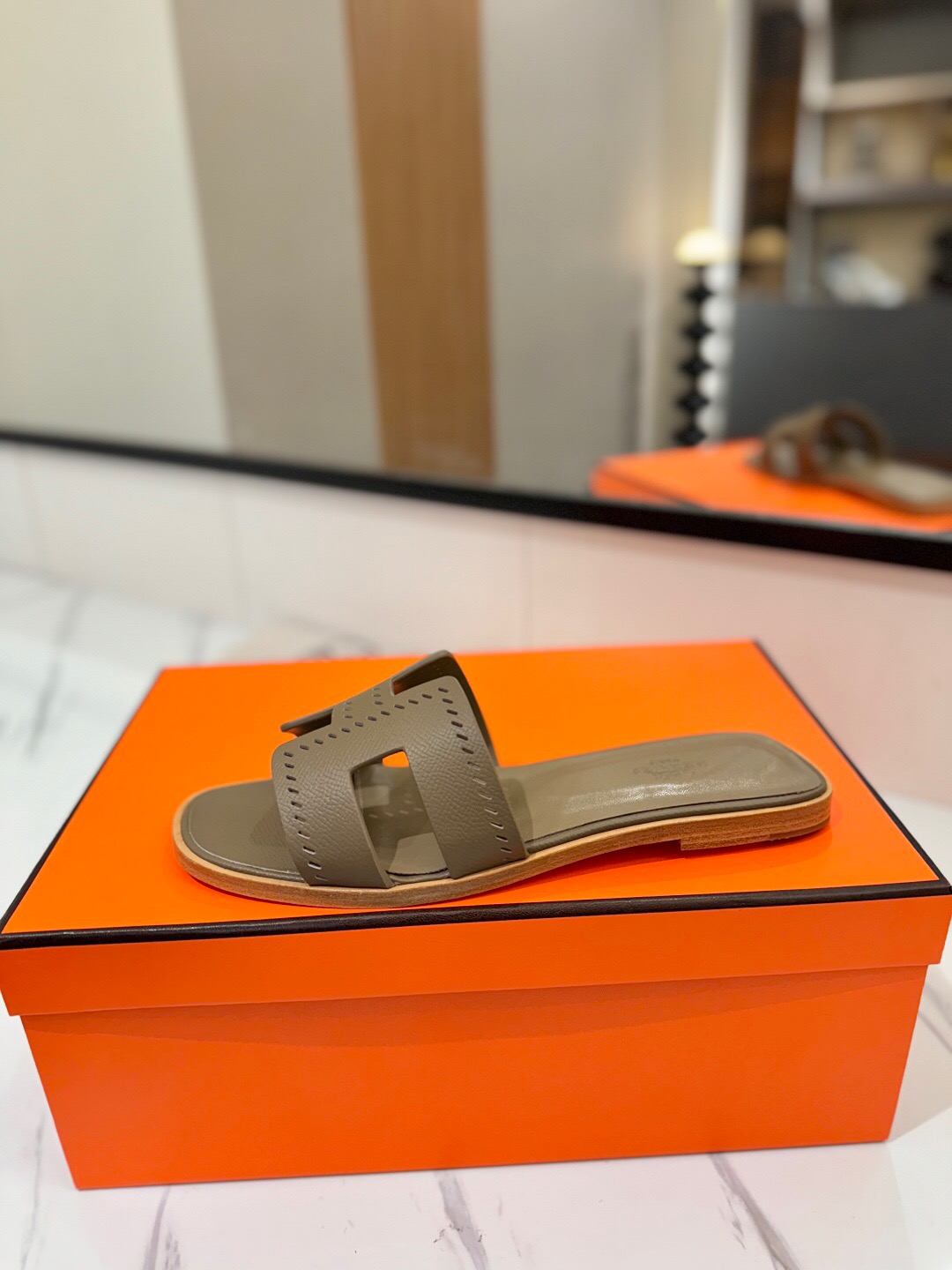 2025 Women Hermès Khaki Leather Slippers