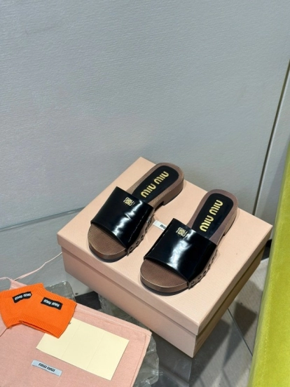 2025 Women Miu Miu Black Leather Slippers