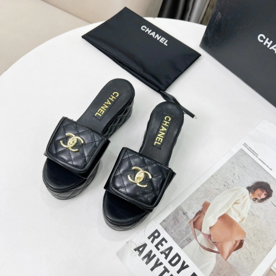 2025 Women Chanel Black Leather Slides