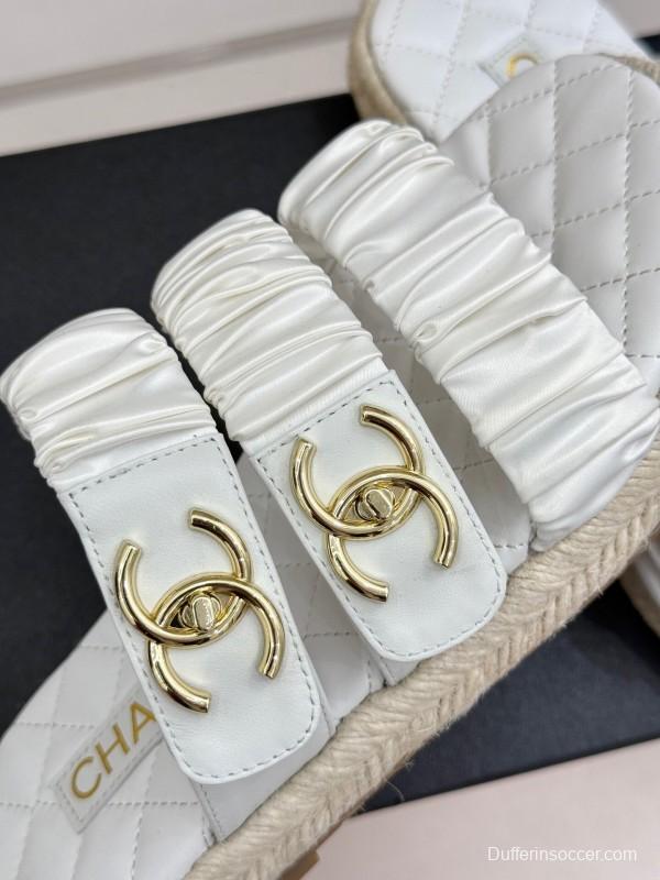 2025 Women Chanel White Leather Slippers KFY00230