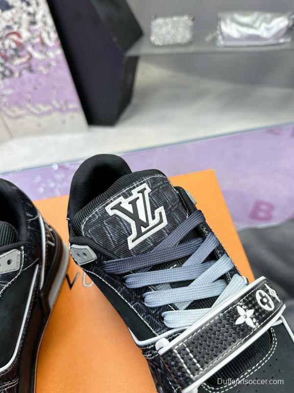 2024 Men Louis Vuitton Black White Leather Suede LV Trainer Sneakers