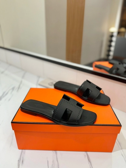 2025 Women Hermès Black Leather Slippers