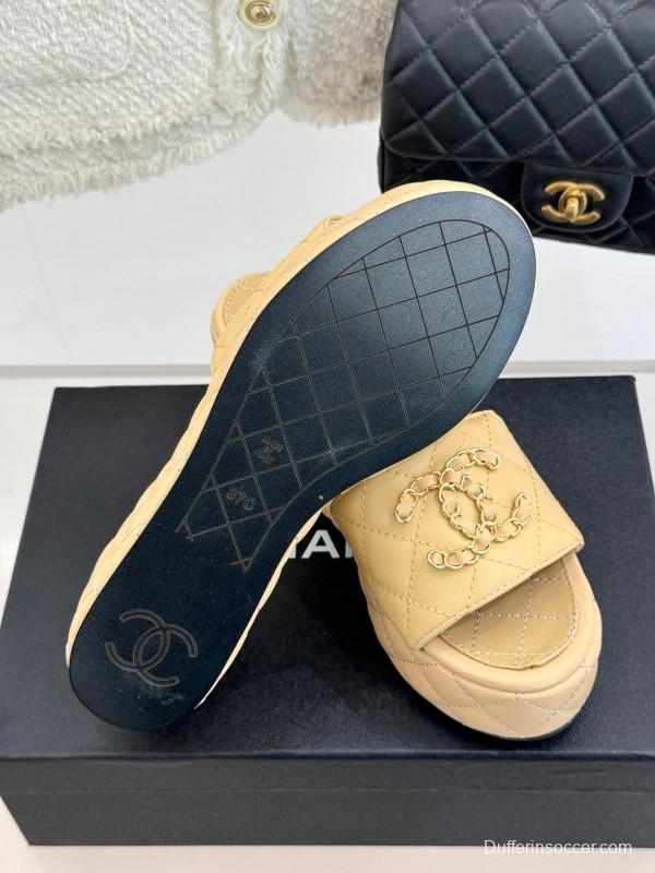 2025 Slippers Chanel Beige Leather Platform Quilted CC Chain