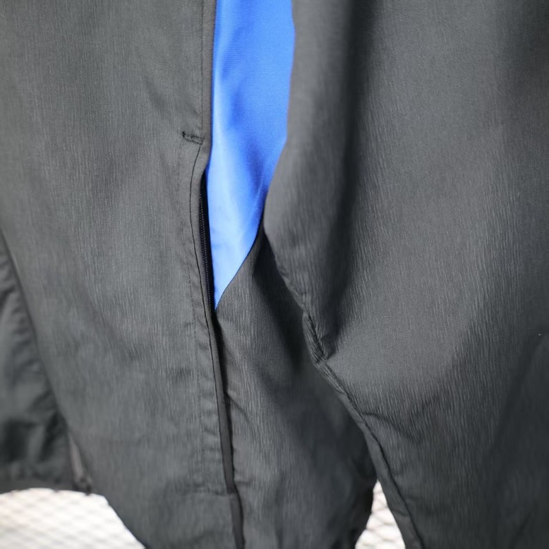 25/26 Manchester United Black Windbreaker (with Inner Lining)