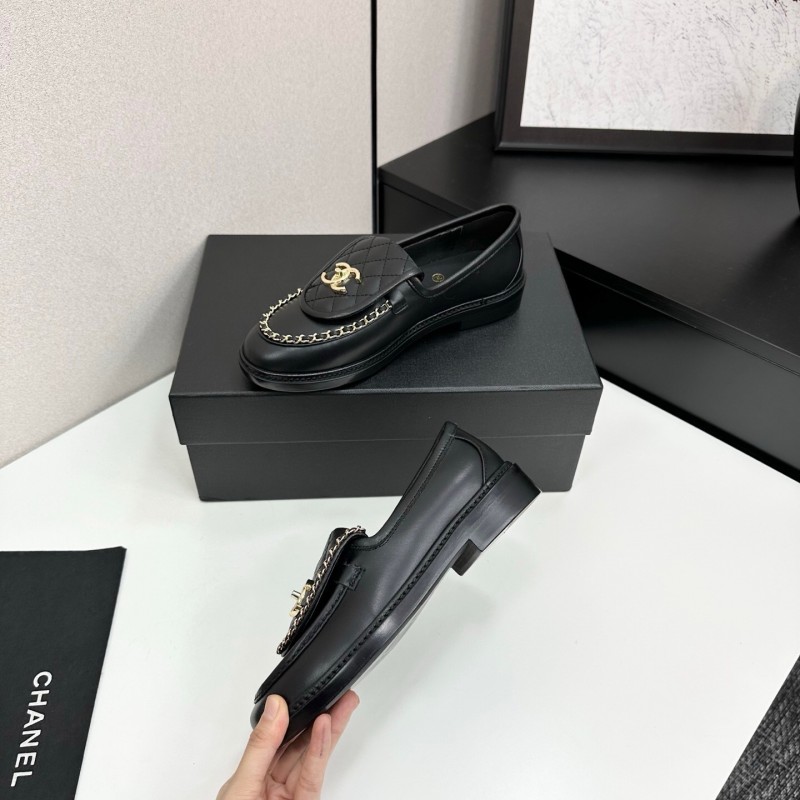 Chanel Classic Flap Chain CC Loafers with Buckle Closure - LY00320
