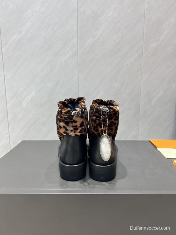 Louis Vuitton Fall/Winter 2025 Snow Boots with Round Toe and Thick Sole - KFY00310