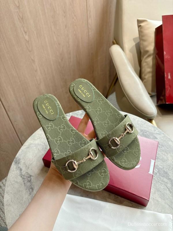 Gucci 2025/SS Leather Mule Sandals with Light Gold Horsebit Detail - LY00280