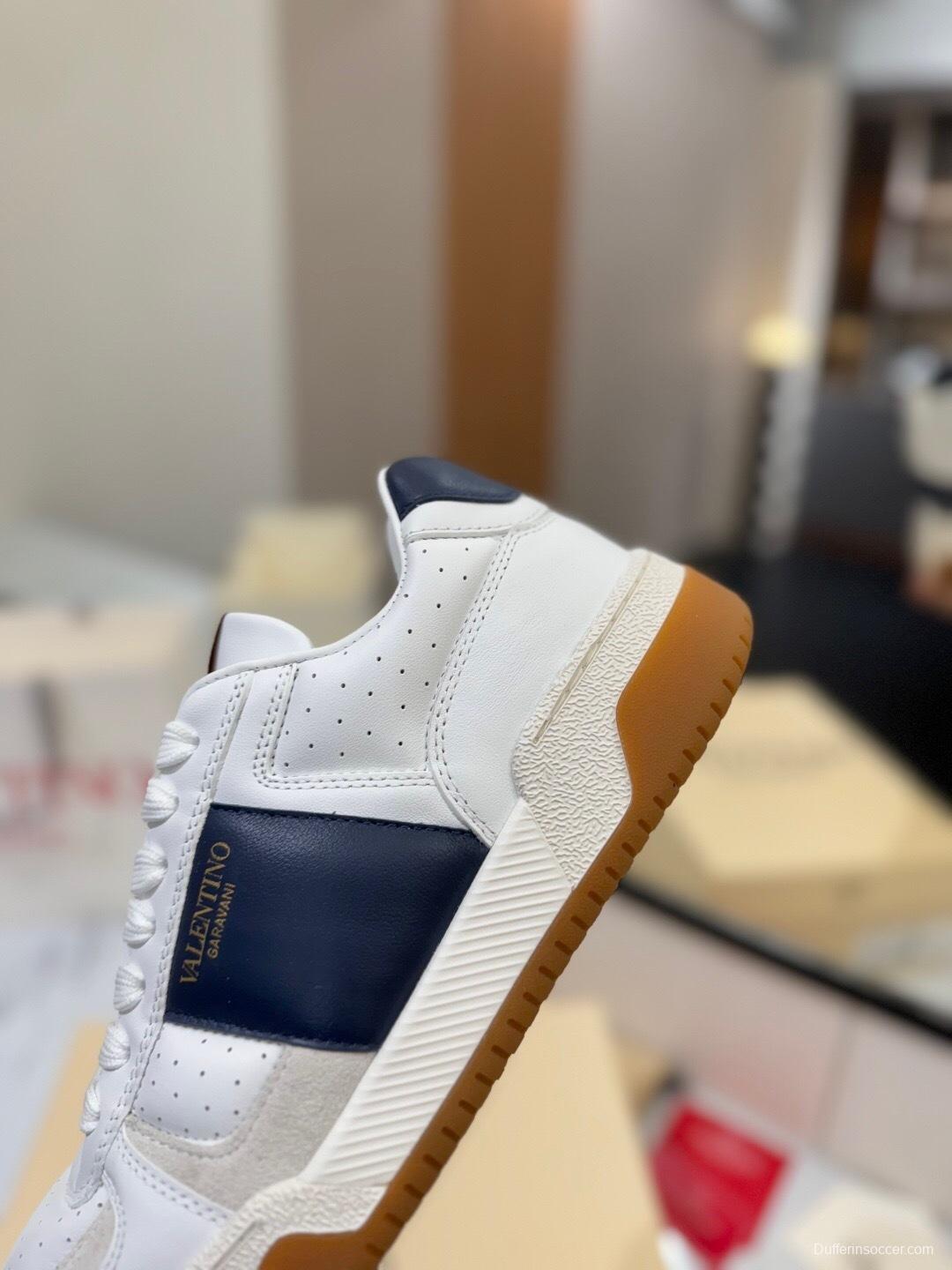 VALENTINO 2025 SS Casual Sneakers with Large V Hook-and-Loop Design - AS00370