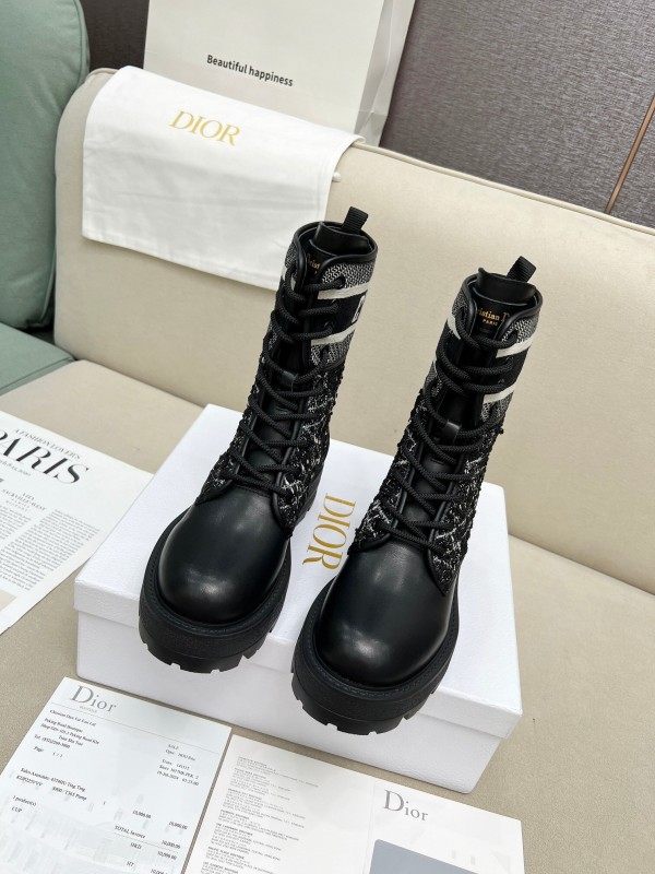 Dior Fall/Winter 2025 Retro Work Boots with Innovative Tech Embroidery - YL00350