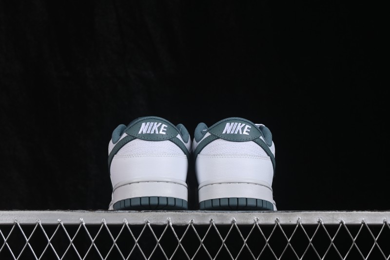 Nike SB Dunk Low Skateboarding Shoes with Cushioned Collar - IH1940-002