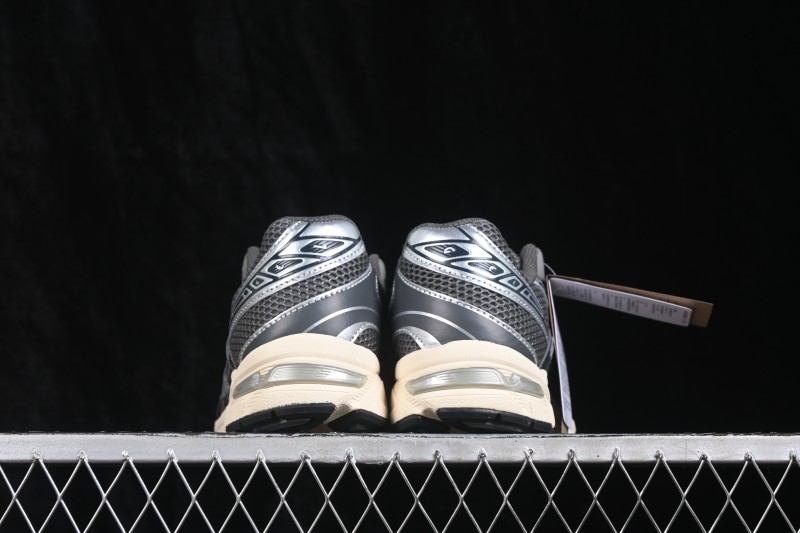 Asics Tiger GEL-1130 Retro Low-Top Running Shoes with GEL Cushioning - 1201A256-026