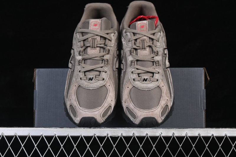 New Balance 204 Retro Running Shoes with Breathable Mesh Upper and Cushioned Sole - U204L3K9