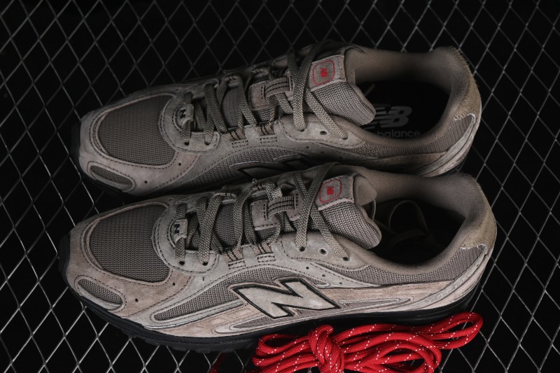 New Balance 204 Retro Running Shoes with Breathable Mesh Upper and Cushioned Sole - U204L3K9