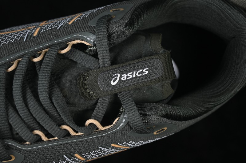 Asics Gel-Kayano 33 Running Shoes with Breathable and Cushioned Design - 1011C167-200