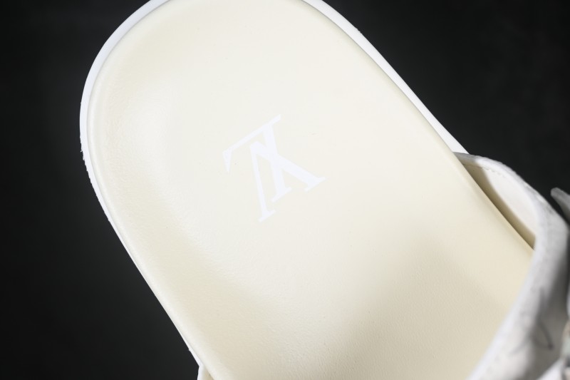 Louis Vuitton Venice Comfort Calfskin Suede Round-Toe Slide Sandals - T.E5